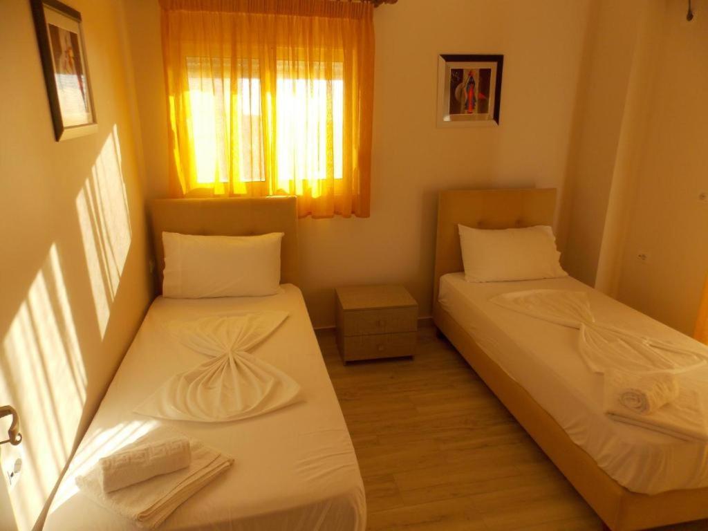 Coastline Apartments Sarandë Exteriör bild