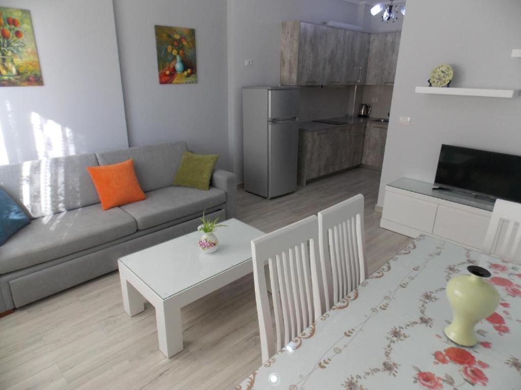 Coastline Apartments Sarandë Exteriör bild