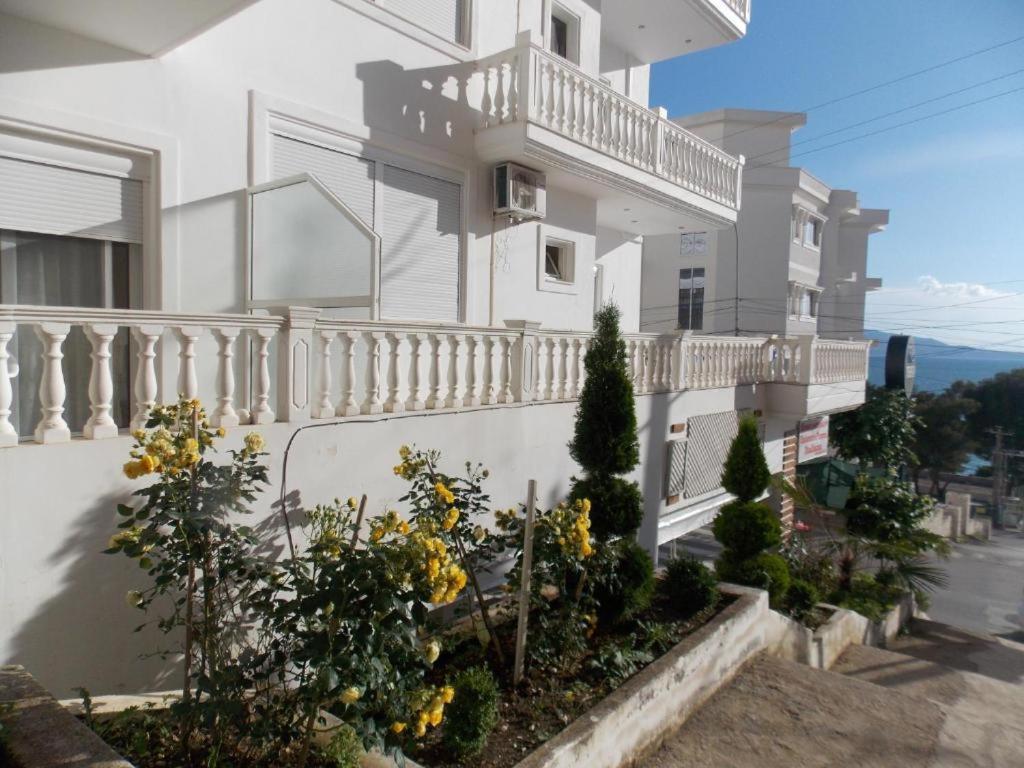 Coastline Apartments Sarandë Exteriör bild