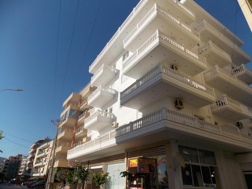 Coastline Apartments Sarandë Exteriör bild