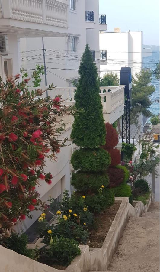Coastline Apartments Sarandë Exteriör bild