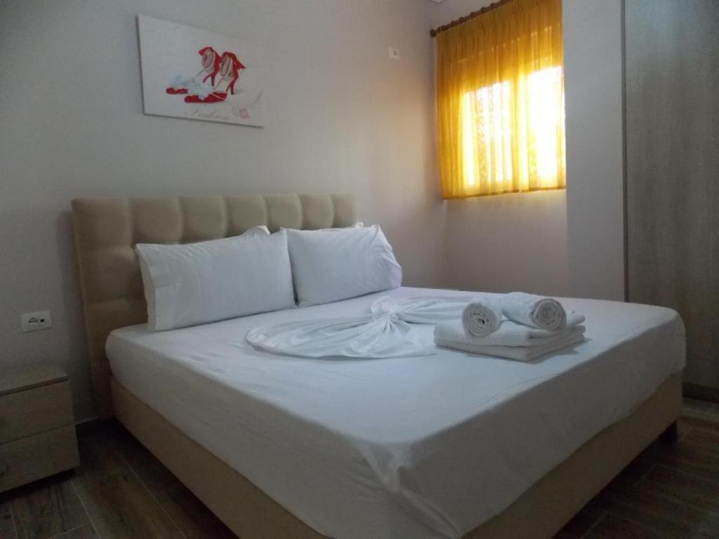 Coastline Apartments Sarandë Exteriör bild