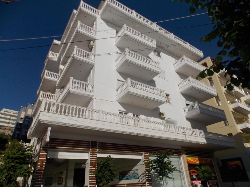 Coastline Apartments Sarandë Exteriör bild